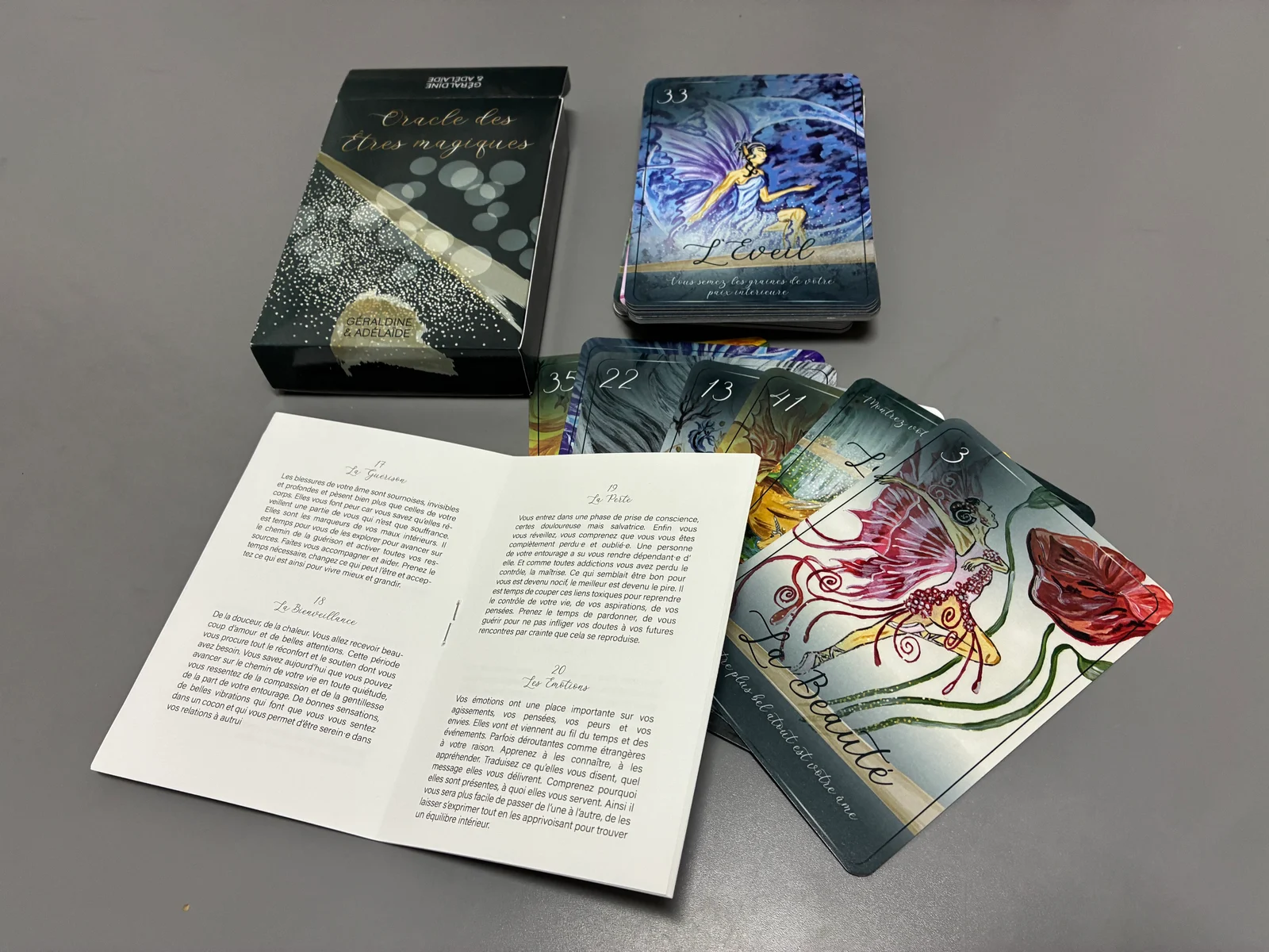 Jeu de cartes Oracle des Êtres magiques, coffret et livret imprimés